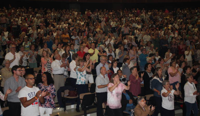 «ORANTE CARISMÁTICO + IGREJA= IGREJA EM MOVIMENTO»